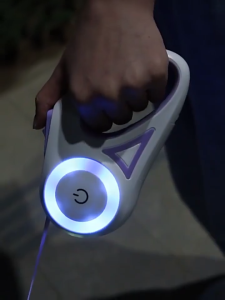 สายจูงสุนัขพับเก็บได้ ไฟแอลอีดีส่องสว่างอัต สายจูงสปริงสุนัข สายจูงสปริงสุนัข หมา แมว พกพาง่าย Pet Leash