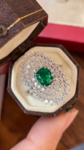 Montagne Jewelry 18k Pure White Gold ring for women 72 PCS Diamonds Inset Design Fine Jewellery Natural 1.1 Carat Emerald Ring