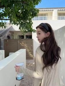 OIOI ESSE | Áo Cardigan Oatmeal Tay Dài Cổ Đeo Tai Gỗ
