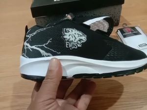 Sepatu Sekolah Anak Laki-laki & Perempuan: Koleksi Trendy & Nyaman