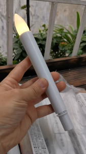 Đèn nến xài pin của Nhật hiệu UKai Ashahi Đèn bóng led xài 02 pin 2A cực kỳ tiện dụng. Cắm trên chân nến treo tường treo trần rất đẹp