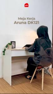 Pira Metropolis OX - Aruna DK121 Meja Kerja / Meja Belajar dengan Laci