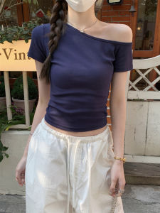 เสื้อยืดคอกลมแขนสั้นผู้หญิงสไตล์อเมริกันย้อนยุคฤดูร้อนใหม่ดีไซน์เข้ารูปสีพื้นเสื้อเชิ้ตแขนสั้นเปิดไหล่เข้ารูปที่สวมใส่ได้หลากหลาย