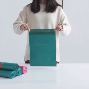 Túi Niêm Phong Gói Hàng Tuinilon Có Lớp Tự Dán Size 25x35 cm - Cuộn 100 Túi Hàng Cao Cấp Dày Dẻo Bền Dai Giá Rẻ