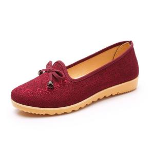 รองเท้าผ้าปักสไตล์ปักกิ่งโบราณสำหรับฤดูร้อน รองเท้าผู้หญิงแบบสวมหัวกลมพื้นแบนระบายอากาศได้ดี สายรัดรูปผีเสื้อ พื้นยาง