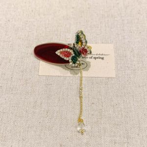 กิ๊บติดผมรูปผีเสื้อสีแดงสไตล์จีนย้อนยุค กิ๊บติดผมด้านข้างประดับเพชรเทียม ประดับคริสตัล ตกแต่งด้วยขนแกะ สำหรับเด็กผู้หญิง