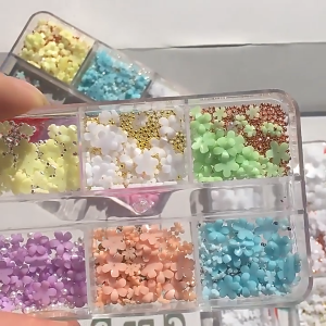 4 hộp trang sức móng tay nghệ thuật nhiều màu hoa trắng nhỏ năm cánh thép Kim cương giả trang trí trang sức móng tay