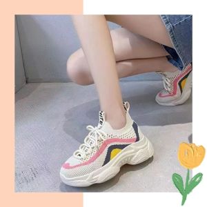 LHshoess สินค้าเข้าใหม่ รองเท้าแฟชั่นผู้หญิง รองเท้าผ้าใบทรงสปอร์ตสีสันสุดน่ารักพื้นหนาระบายอากาศ คุณภาพสูงสุด สาวยูคนี้สูงๆ สุดๆ