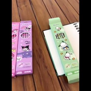 Pensel 2B Kartun Comel Dengan Pemadam 12 Batang Set Hadiah Pemotong Pensel Pelajar Sekolah Kanak Kanak Sanrio 2B Pencil Round Rod With Eraser Head 12Pcs Students Writing 2B Pencil Kuromi三丽鸥2B圆杆带橡皮头12支铅笔套装加赠卷笔刀小学生书写2B铅笔 A134