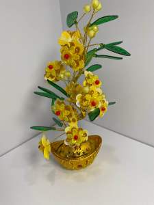 Cây cành vàng lá ngọc cây tài lộc trưng ban Thần Tài chiêu tài lộc may mắn decor nhà