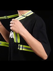 High-Visibility Reflective Safety Vest with Adjustable Straps and Waterproof Fabric EM-1501-1481