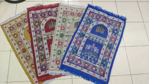 Sajadah Rajut Rumbai Kepang & Ukuran 70x110