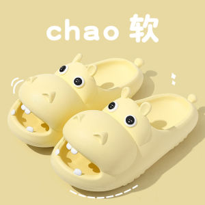 รองเท้าแตะพื้นหนาสำหรับใส่ในบ้านสำหรับผู้หญิง ฤดูร้อน 2025 รองเท้าแตะทรงหิมะลายสัตว์น่ารักกันลื่นสำหรับใส่กลางแจ้ง รองเท้าแตะพื้นยาง EVA