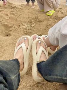 Internet Hot Thick Bottom Flip-Flops Womens Summer Outwear Height Increasing Eva Deodorant and Non-Slip Beach Seaside Sandals New Arrival