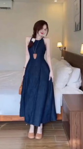 Đầm thiết kế Jean Lụa mịn đầm Jean du lịch xinh váy Jean nữ thiết kế chiết eo dáng dài xoè cổ yếm nữ tính trẻ trung