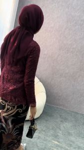 Ayu Couple Series Maron Navy Kebaya Brukat Pasangan Tunangan Kondangan Wisuda Bridesmaid Kutubaru