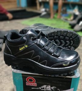 Sepatu Safety Pria   Ujung Besi  shoes proyek kerja lapangan Working (AGL"s FOOTWEAR)