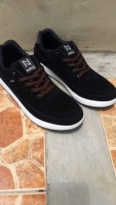 NAZ HARISSON - Sepatu Sneakers Pria Kasual Suede Hitam Sol Dijahit Sepatu Kets Kerja Pria 100% LOKAL