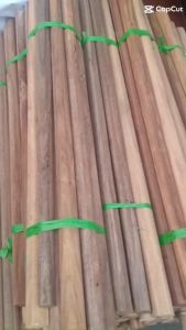 Cán gỗ bằng lăng dùng làm cán cuốccán xẻng...