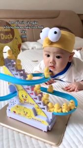 Đồ chơi cầu trượt vịt vàng leo thang vịt leo thang- có đèn+ nhạc kích thích thị giác thính giác cho bé