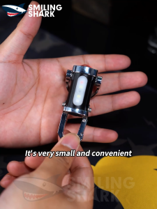 พวงกุญแจไฟฉายจิ๋ว LED รูป TIP157ฉลามยิ้มได้7โหมดพร้อมไฟแฟลชสีแดงฟ้าแบบชาร์จไฟได้ไฟฉายเล็กไฟ LED กันน้ำฉุกเฉิน