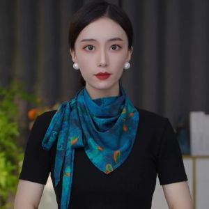 Khăn Choàng Tam Giác Hai Mặt Bằng Vải Satin Thêu Thời Trang Cho Nữ Khăn Quàng Cổ Đa Năng Bảo Vệ Cổ Mùa Thu 2025 Phong Cách Hàn Quốc