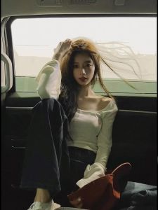 chaqi | White U-Neck Long Sleeve Slim Fit T-Shirt Womens New 2025 Autumn Mid-Length Loose Base Shirt Korean Style Commute Fashion