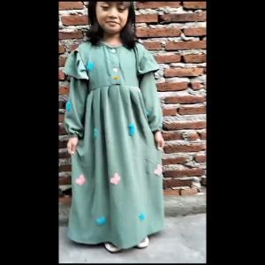 Gamis anak 3-8 tahun bahan crinkle motif kupu-kupu pompom