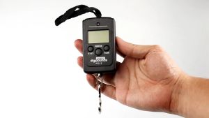 Timbangan Digital Digipouns Warna Hitam Pekat Akurasi Tinggi 40kg dengan Baterai Gratis