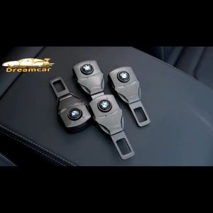 จัดส่งรวดเร็ว -คลิปหัวเข็มขัดนิรภัยรถยนต์ Iron Man สีดำ โลหะผสมสังกะสี แบบเสียบเบลท์ สำหรับความปลอดภัย