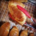 Shio pan ขนมปังเกลือ (Salted Butter rolls)   กรอบนอกนุ่มใน หอมเนย บรรจุ 3 ชิ้น. 