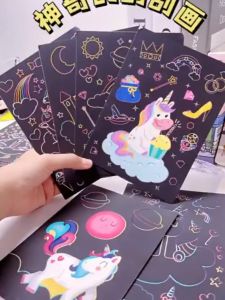 Set Buku Lukisan Gores Kanak Kanak Warna Warni DIY Kreatif Untuk Prasekolah dan Pelajar Aktiviti Seni dan Mewarna Kartun Comel Kids Scratch Drawing Scratch Book Card Painting Colorful Art Kindergarten 刮刮画刮刮乐儿童卡通幼儿园学生美术创意diy涂鸦用品套装炫彩刮画画本 B226