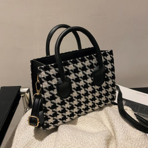 กระเป๋าสี่เหลี่ยมขนาดเล็ก Merria ดีไซน์ลายทางเส้น ลายหมากรุก รายละเอียด ปิดซิปเปอร์ กระเป๋าสะพายหลังและกระเป๋าสะพายข้างสําหรับผู้หญิง ฉากการพักผ่อน