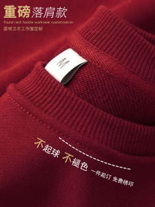 เสื้อฮู้ดสีแดงม่วงพิมพ์โลโก้แฟชั่นฤดูใบไม้ผลิและฤดูใบไม้ร่วงสำหรับกลุ่มชาย ผ้าฝ้ายผสมโพลีเอสเตอร์ ทรงหลวม ปกติ