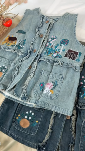 เสื้อกั๊กยีนส์ แขนกุดปักดอกไม้ (SP14)