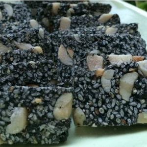 Hefei Special Products Peanuts Black And White Sesame Candy Thin Handmade Snacks for Children And Pregnant Women 500g