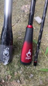 CẦN LURE BỌ CẠP TRẮNG ĐEN PHÔI CACBON XOẮN X TOÀN THÂN ĐỘ CỨNG M NGANG VỚI ĐỨNG