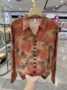 เสื้อเชิ้ตคอวีแขนยาวแฟชั่นสำหรับคุณแม่ ทรงหลวม ผ้าโพลีเอสเตอร์ ระบายอากาศได้ดี ทรงหลวม แขนยาว ปกติ 2025 ฤดูใบไม้ร่วง