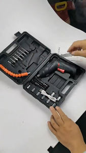 CHIC Cordless Electric Screwdriver Set Foldable Hand Drill with LED Light Rechargeable USB Powered TooL for Furniture DIY 电动螺丝刀