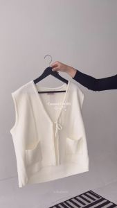 Vintage House Pharita Ribbon Vest (Rompi Rajut Wanita Korea)\\n\\n Apa itu Vintage House Pharita?\\n\\nVintage House Pharita adalah sebuah merek pakaian yang dikenal dengan desain Rompi Rajut Wanita Korea yang elegan dan unik. Merek ini telah menjadi favorit bagi banyak wanita yang mencari pakaian yang menonjolkan gaya vintage dan klasik.\\n\\n Sejarah Vintage House Pharita\\n\\nVintage House Pharita didirikan pada tahun 2015 oleh sekelompok penggemar fashion yang berasal dari Korea Selatan. Mereka memulai bisnis ini dengan tujuan untuk memberikan desain Rompi Rajut Wanita Korea yang menarik dan unik kepada para penggemar fashion di seluruh dunia.\\n\\n Desain Rompi Rajut Wanita Korea\\n\\nRompi Rajut Wanita Korea adalah pakaian yang menonjolkan gaya vintage dan klasik. Desainnya biasanya berfokus pada detail seperti ribbon vest wanita yang dapat memperkuat kesan feminin dan elegan. Rompi rajut wanita Korea ini juga sering kali memiliki kombinasi warna yang cantik dan menarik, sehingga membuatnya menjadi pilihan yang tepat bagi mereka yang mencari pakaian yang dapat memperkuat penampilan mereka.\\n\\n Mengapa Memilih Vintage House Pharita?\\n\\nVintage House Pharita menawarkan desain Rompi Rajut Wanita Korea yang unik dan berkualitas tinggi. Merek ini telah menjadi favorit bagi banyak wanita yang mencari pakaian yang menonjolkan gaya vintage dan klasik. Selain itu, Vintage House Pharita juga menawarkan berbagai pilihan ukuran dan warna, sehingga Anda dapat menemukan rompi rajut wanita Korea yang sempurna untuk Anda.\\n\\n Cara Memilih dan Menggunakan Vintage House Pharita Ribbon Vest\\n\\n Tips Memilih Ukuran yang Tepat\\n\\nUntuk memastikan bahwa Rompi Rajut Wanita Korea yang Anda beli sesuai dengan ukuran tubuh Anda, ada beberapa hal yang perlu dipertimbangkan. Pertama, pastikan untuk mengukur lingkar dada dan pinggang Anda sebelum membeli. Selain itu, perhatikan juga ukuran yang ditawarkan oleh Vintage House Pharita, karena setiap merek mungkin memiliki standar ukuran yang berbeda.\\n\\n Cara Mengenakan Ribbon Vest Wanita\\n\\nRibbon vest wanita adalah aksesori fashion yang dapat menambahkan sentuhan feminin dan elegan pada penampilan Anda. Untuk mengenakan ribbon vest wanita, pastikan untuk memilih rompi rajut wanita Korea yang sesuai dengan ukuran tubuh Anda. Selain itu, Anda juga dapat menyesuaikan posisi ribbon vest sesuai dengan selera Anda.\\n\\n Aksesoris Fashion Wanita yang Cocok\\n\\nUntuk menambahkan sentuhan feminin dan elegan pada penampilan Anda, ada beberapa aksesoris fashion wanita yang cocok untuk dipadukan dengan Rompi Rajut Wanita Korea. Misalnya, Anda dapat menggunakan kalung atau gelang yang sederhana dan elegan. Selain itu, Anda juga dapat menambahkan sepatu yang sesuai dengan gaya Rompi Rajut Wanita Korea Anda.\\n\\n Keunggulan Vintage House Pharita Ribbon Vest\\n\\n Kualitas Bahan\\n\\nVintage House Pharita menggunakan bahan berkualitas tinggi untuk setiap Rompi Rajut Wanita Korea yang diproduksi. Bahan-bahan ini dirancang untuk memberikan kenyamanan maksimal dan tampilan yang indah. Selain itu, bahan-bahan ini juga dirancang untuk tahan lama dan tidak mudah rusak.\\n\\n Desain Unik\\n\\nVintage House Pharita menawarkan desain Rompi Rajut Wanita Korea yang unik dan menonjolkan gaya vintage dan klasik. Desain-desain ini sering kali menampilkan detail seperti ribbon vest wanita yang dapat memperkuat kesan feminin dan elegan.\\n\\n Kombinasi dengan Fashion Lainnya\\n\\nRompi Rajut Wanita Korea dapat dipadukan dengan berbagai jenis fashion lainnya, seperti celana jeans atau rok pendek. Hal ini membuat Rompi Rajut Wanita Korea menjadi pilihan yang fleksibel dan dapat digunakan dalam berbagai situasi.\\n\\nDengan keunggulan tersebut, Vintage House Pharita Ribbon Vest menjadi pilihan yang tepat bagi Anda yang mencari pakaian yang menonjolkan gaya vintage dan klasik. Selamat mencoba!\"