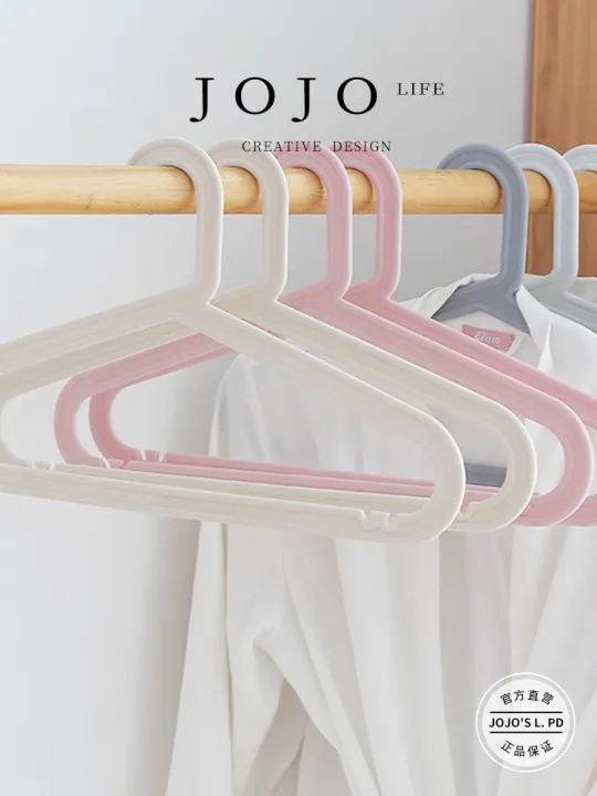 Gh%E1%BA%BF%20Treo%20Qu%E1%BA%A7n%20%C3%81o%20B%E1%BA%B1ng%20Nh%E1%BB%B1a%20%C4%90%C6%A1n%20Gi%E1%BA%A3n%20Kh%C3%B4ng%20%C4%90%E1%BB%83%20L%E1%BA%A1i%20D%E1%BA%A5u%20V%E1%BA%BFt%20D%C3%B9ng%20Trong%20Gia%20%C4%90%C3%ACnh%20%C4%90%E1%BB%83%20Ph%C6%A1i%20Qu%E1%BA%A7n%20%C3%81o%20Kh%C3%B4ng%20C%C3%B3%20Th%C6%B0%C6%A1ng%20Hi%E1%BB%87u%20M%C3%A0u%20Tr%C6%A1n%20Ki%E1%BB%83u%20Nh%E1%BA%ADt%20-%20Image%203