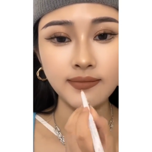 Waterproof liquid concealer natural long-lasting waterproof setting makeup and concealing effectively concealing dark circles and blemishes.