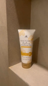 Niacinamide Cleansing Gel for Brightening and Acne Mark Treatment