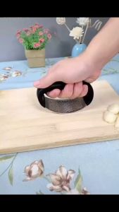 Manual Stainless Steel Garlic Presser Curved Garlic Grinding Slicer Chopper Stainless Steel Kitchen