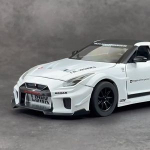 TWH Diecast Miniatur Nissan GTR LBWK CSR2 By Black Mamba Ukuran 1:32 Plus Figure Untuk Hadiah & Koleksi