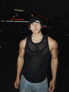 เสื้อกั๊กถักแขนกุดสำหรับผู้ชาย ฤดูร้อน 2025 ดีไซน์ใหม่ ดีไซน์เก๋ไก๋ แฟชั่น ไม่มีแขน คอกลม สีสันสดใส ใส่ไปเที่ยวบาร์