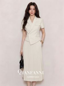 QFN | Elegant & Slim Two-Piece Set With Short Sleeves Blazer Collar And Pleated Skirt