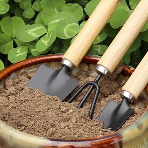 Bộ dụng cụ trồng cây D18cm thép sơn tĩnh điện tay cầm gỗ gồm xẻng to cào xẻng nhỏ