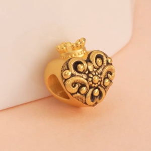 Chow Sang Sang 周生生 V&A The Art of Romance 999 Gold Heart with Crown Charm 93833C (Bracelet Not Included)