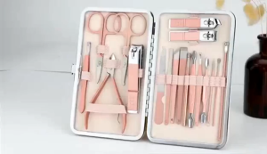Bộ bấm móng tay 18 món kèm hộp bao da hồng phấn J082 bộ dụng cụ chăm sóc móng và nặn mụn đa năng